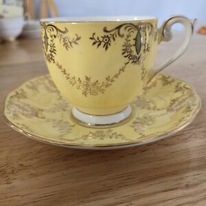 Queen Anne Vintage Yellow Gold Floral Fine Bone China Teacup Saucer Set‎ Duo MCM